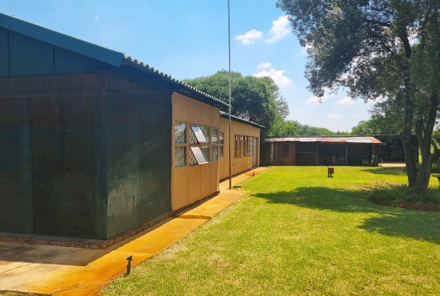 Commercial Property for Sale in Lindleyspoort North West